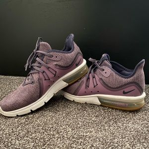 Nike Air Max’s sequent 3, 7.5, purple